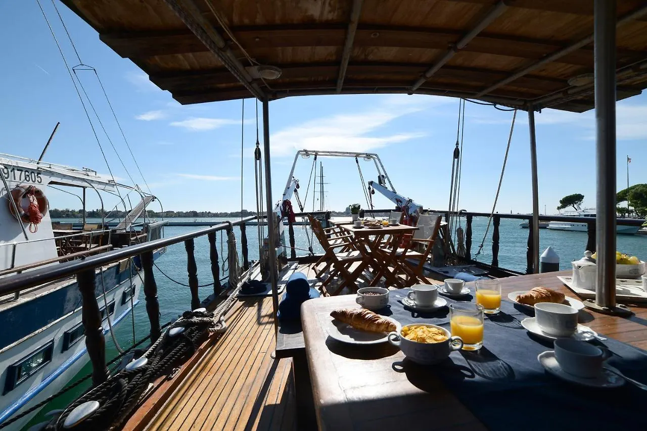 Botel Akos Hotel Venezia Italia