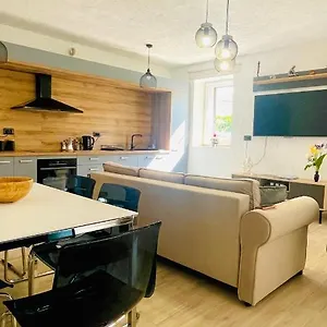 Modern With Fireplace & Stylish Kitchen Apartment Kanfanar